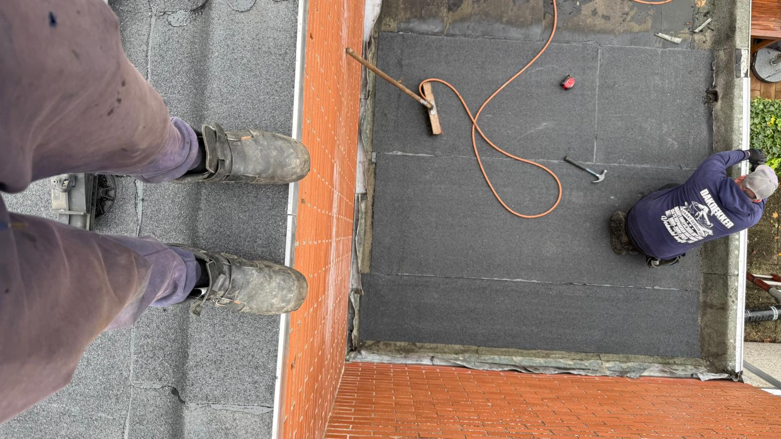 Team Tempodak legt bitumen dakbedekking in Nieuwegein