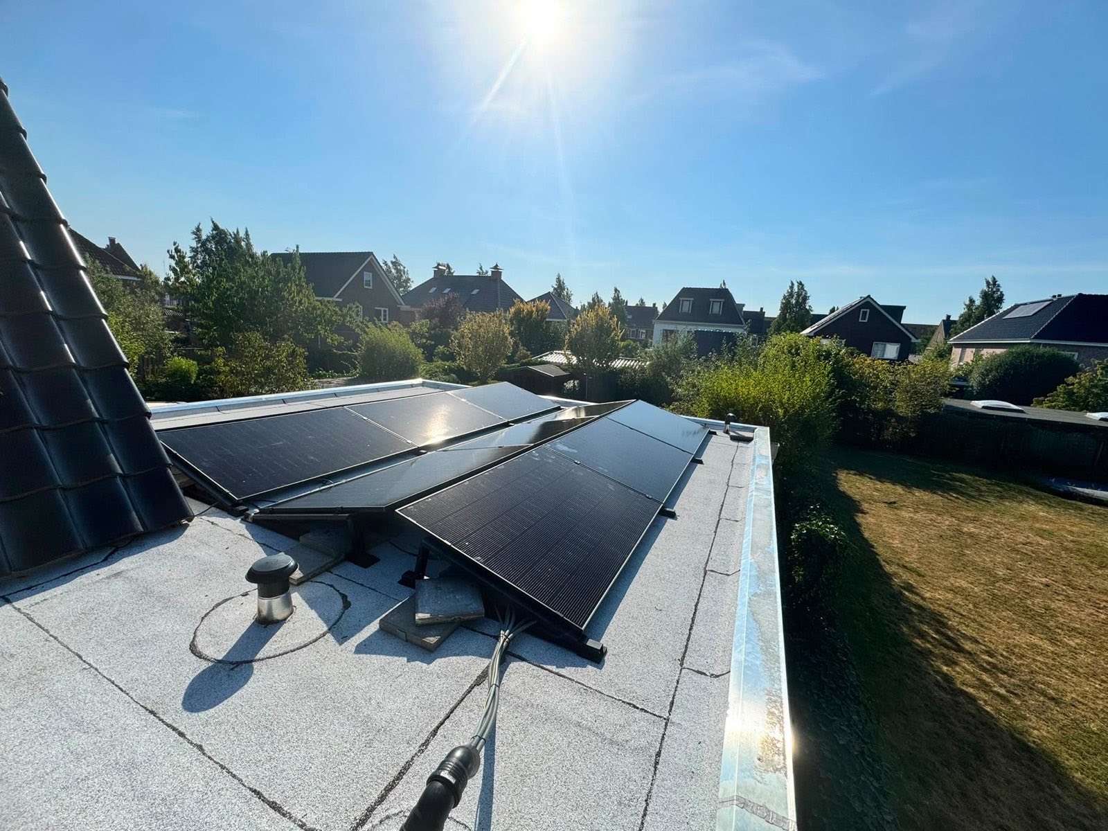 Zonnepanelen op een plat dak in de regio Utrecht, geplaatst door Tempodak